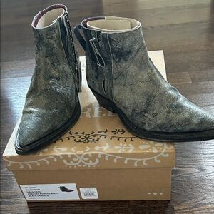 Free People Black Crackle Atwater Ankle Boot. Size 7